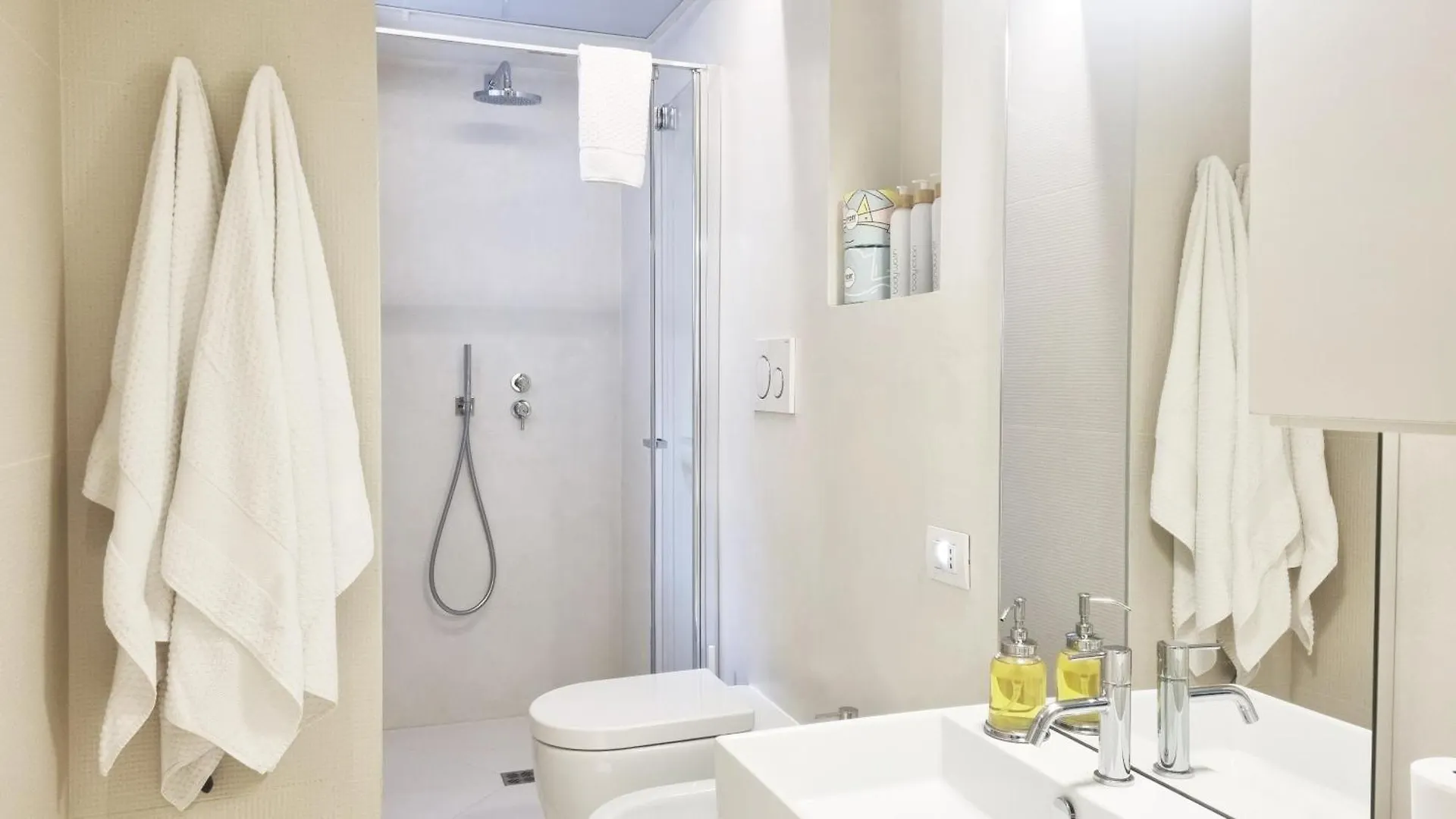 Sant'Agnese Atelier Apartment Milan